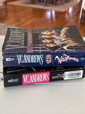 VC Andrews “The Wildflowers” & “Into the Garden” Paperback Set